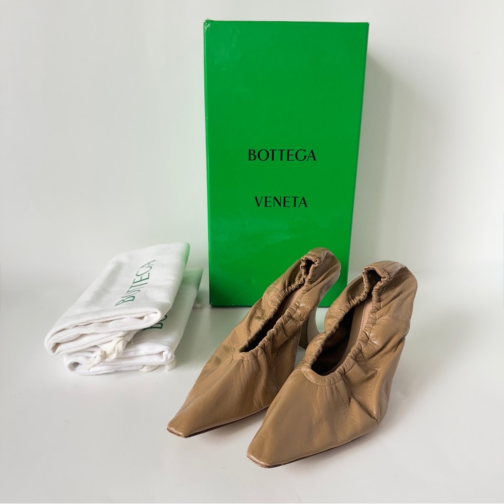 Bottega Veneta Brown Scrunched Leather Pointed Heels, size Italy 38 (US8)